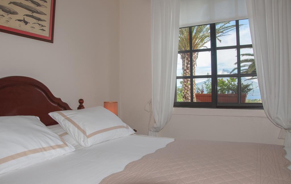 Vila Belgica Bed & Breakfast Horta  Rom bilde