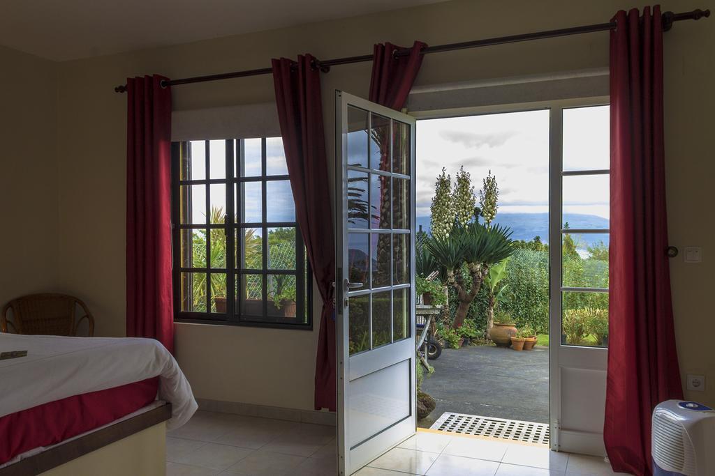Vila Belgica Bed & Breakfast Horta  Rom bilde